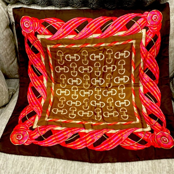 ✨💎GUCCI💎✨ 100% Silk Horsebit Scarf with Box - Picture 1 of 4
